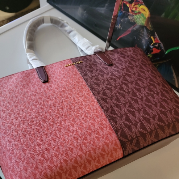 Michael Kors Jet Set Zip top Tote - Picture 4 of 6